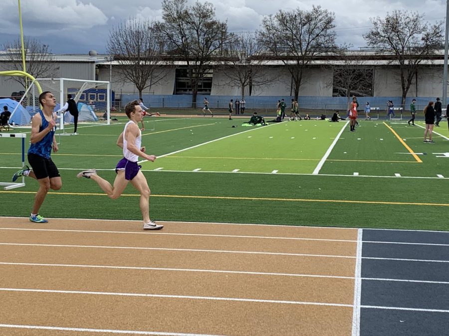 Cross Country runners dashing and making their way through the track.