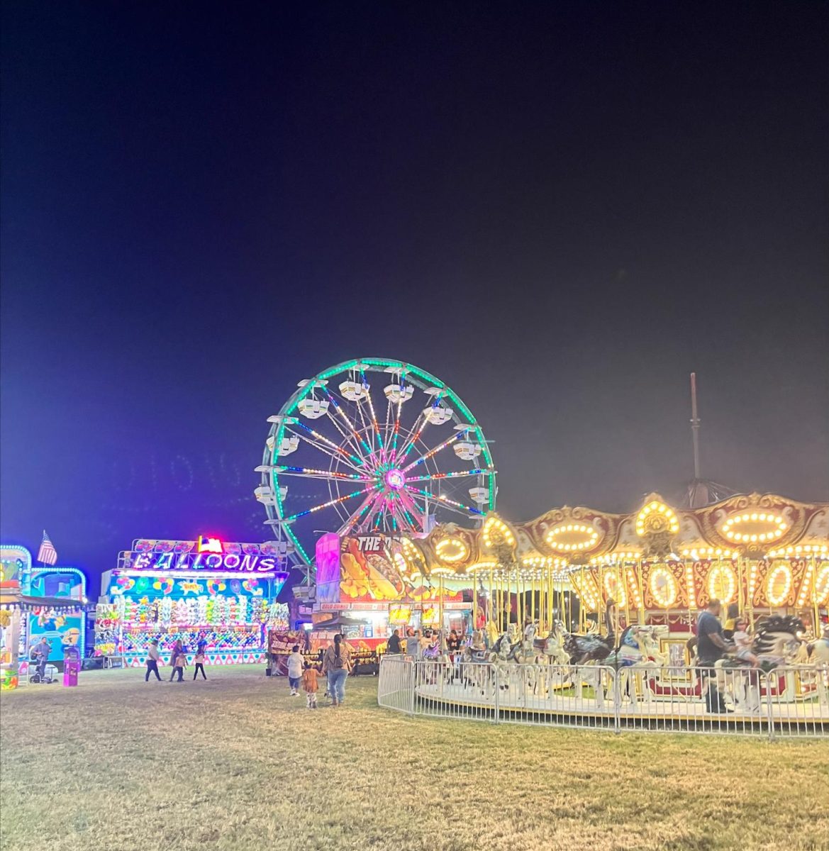 A picture of this years Kern County Fair at night. 