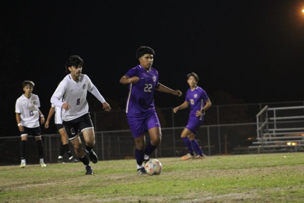 Chris Chaves Sanchez dribbling the ball against Stockdale at a recent scrimmage.